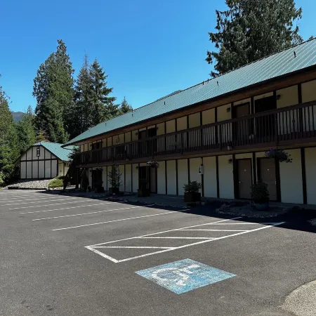 Packwood Lodge & Cabins