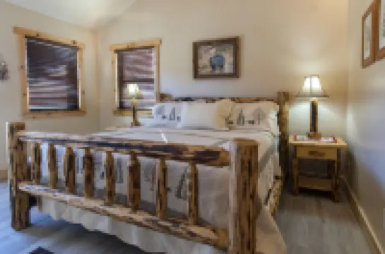 Calhoun House Inn & Suites