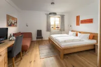 Bernhardhof Schlickenrieder GbR - Pension, Ferienwohnungen Hotels in Sauerlach