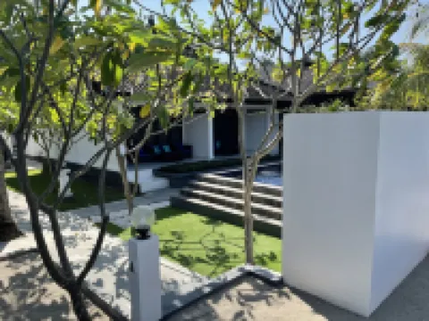 ビーチクラブ ロンボク バイ バレ ソラ