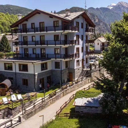Laghetto Alpine Hotel & Restaurant