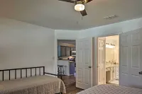 Seguin Lake House w/ Dock and Cowboy Pool - Parkplatz