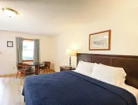 Chatham Travel Lodge - 2-Star