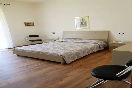 crotone house via S Leonardo Отели в г. Кротоне