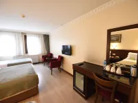 أسال هوتل Hotels near فان فار