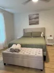 2-bedroom apartment in brilliant Avon Park with AC, WiFi. Enjoy your stay