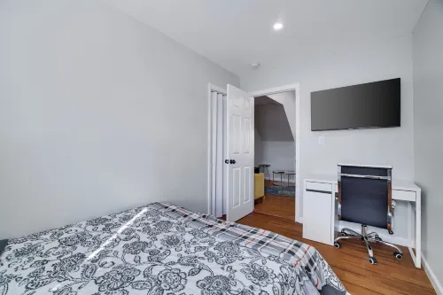 Cozy 2-bedroom apartment in enjoyable Newark with WiFi, central Ac and heating