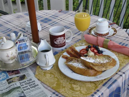 Walnut Street Inn Отели рядом с достопримечательностью «Discovery Center of Springfield»