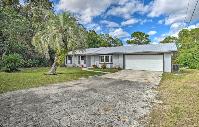 Deltona Lake House, Day Trip to Disney and Universal