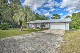 Deltona Lake House, Day Trip to Disney and Universal