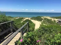 Charming Post and Beam Cottage! Walk to the beach, Tennis, Bike Path, & Shuttle