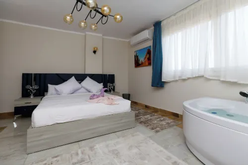 Pyramids View & Jacuzzi