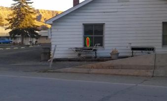 Riverside Motel