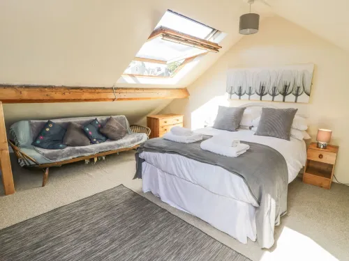 Chwech Hotels in Menai Bridge