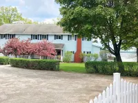 Churchill Pointe Inn Hotels in Alcona County