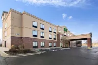 La Quinta Inn & Suites by Wyndham Springfield Airport Plaza