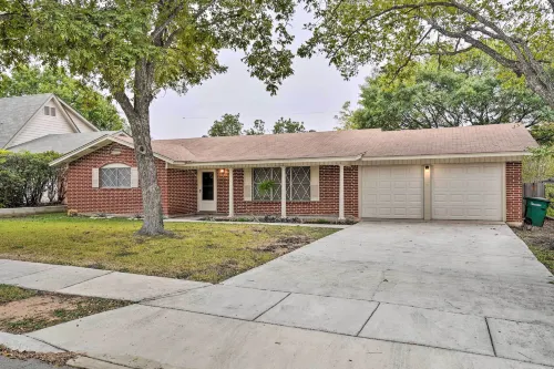 Cozy Home w/ Patio, 1 Mi to Airport!