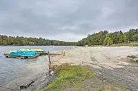 15 Mi to Camelback Ski Resort: Home w/ Deck! Hotels in Coolbaugh Township