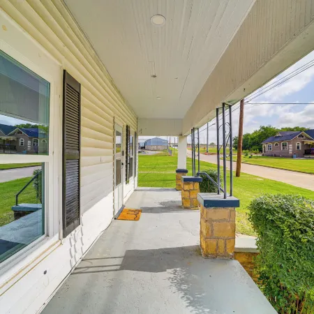 Walkable Neighborhood! Extended Stay in Mcalester
