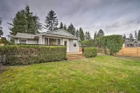 Deck + Game Room: Redmond Home ~ 17 Mi to Seattle Hoteles en Redmond