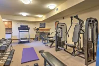 7 Mi to Copper Mtn: Condo w/ Deck & Stunning Views - Gym