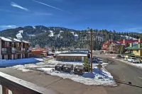 Red River Home w/ 2 Balconies - 1 Block to Main St - Lejligheder