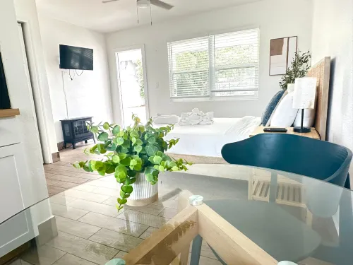 Cozy Studio with Well Equipped Kitchenette - Charming Getaway Hôtels à : Clearwater