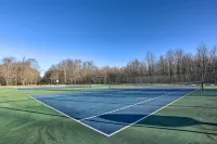 Fire Pit & Games! Prow Chalet; Mins to Lake Wally! - Swimmingpools