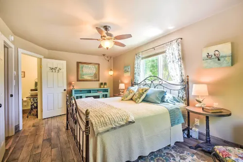 Cozy Home w/ Media Room: Short Walk to Taos Plaza! - Parkering