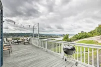 Queen City Home w/ Ohio River View - 3 Mi to Dtwn! Hotels in Bellevue