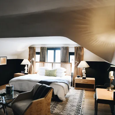 Aida Hotel Hotels near Kansas City Zoo & Aquarium