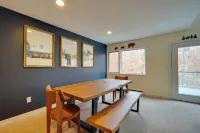 Sunny Stratton Townhome ~ 1 Mi to Skiing! - Homestays