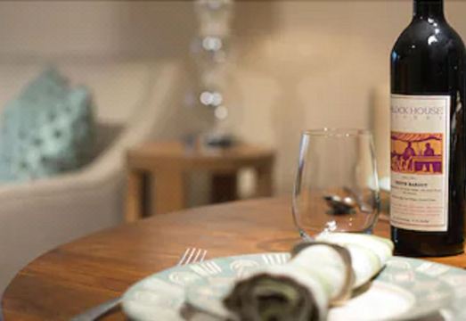 라 졸라 리비에라 인 평화로운 수영장