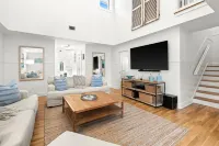 Stunning Views, Outdoor Dining, and Fitness Access - Gorgeous Gulf Retreat Seaside Beach附近的飯店