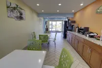 Econo Lodge at Military Circle - Desayuno