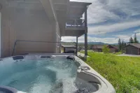 Winter Park Chalet w/ Hot Tub + Free Shuttle! - Pet friendly