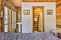 7 Mi to Skiing! Mtn-View Hot Tub Haven in Frisco - spa