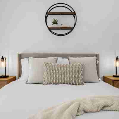 The Treehouse Lake Davis - Stylish Private Home Downtown Orlando with Balcony Rooms