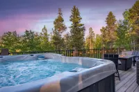 Lakefront • Kayaks • Views • Fishing • HotTub