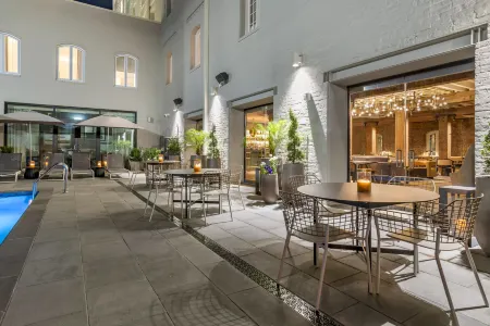 One11 Hotel Отели рядом с достопримечательностью «Лонг Вью Хаус энд Гарденс»