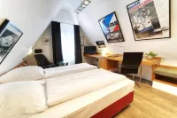 Reinhardts Garni Automobilia Hotel Hotels in Tamm