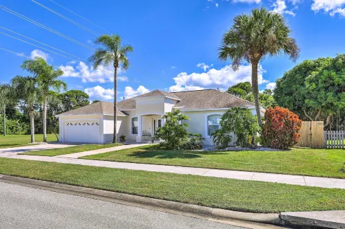 Merritt Island Home with Grill and Saltwater Pool - spa