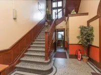 Pillars House Hotels near ليث