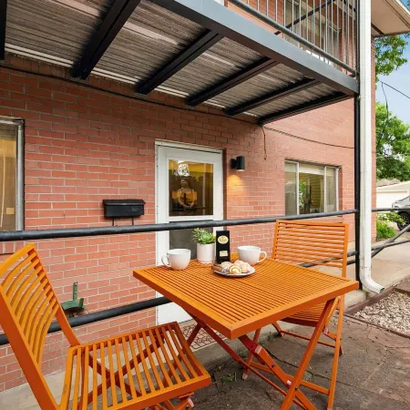 Contemporary Condo in the Heart of Old Town