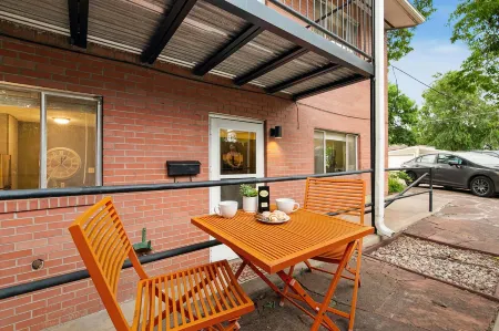 Contemporary Condo in the Heart of Old Town