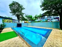 Lions Den Hotel