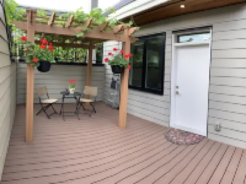 New Entire Guest Suite โรงแรมในไวท์ร็อค