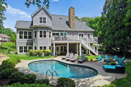 Making Waves by Avantstay Sleeps 20 + Pool