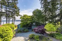 Saratoga Vista by AvantStay Waterfront Views Hotels in Langley