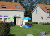 Restyled Bungalow with 2 Bathrooms, Near the Beach Hotels near Flood museum
